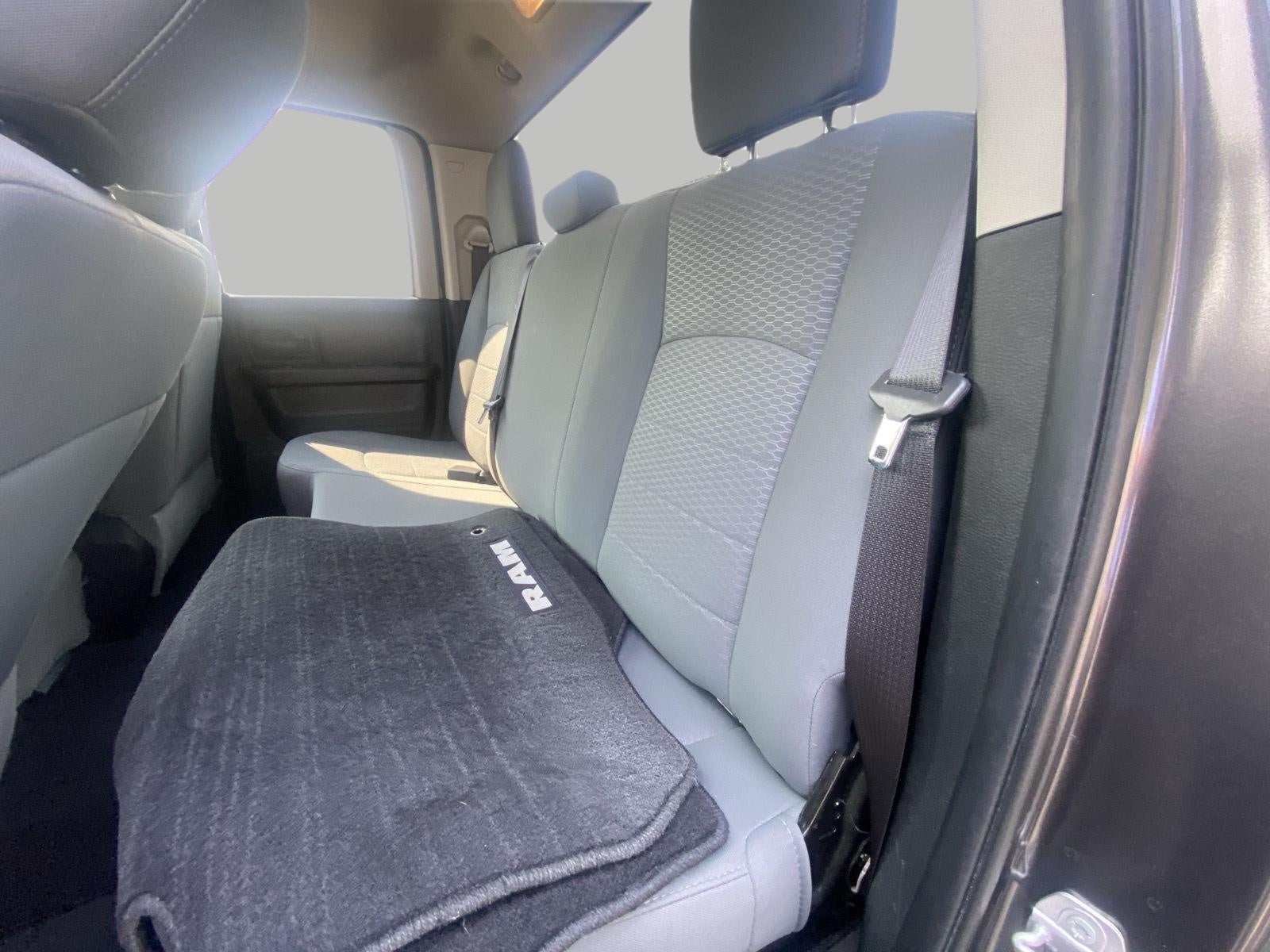 2017 RAM 1500 Express 4x4 Quad Cab 6'4 Box