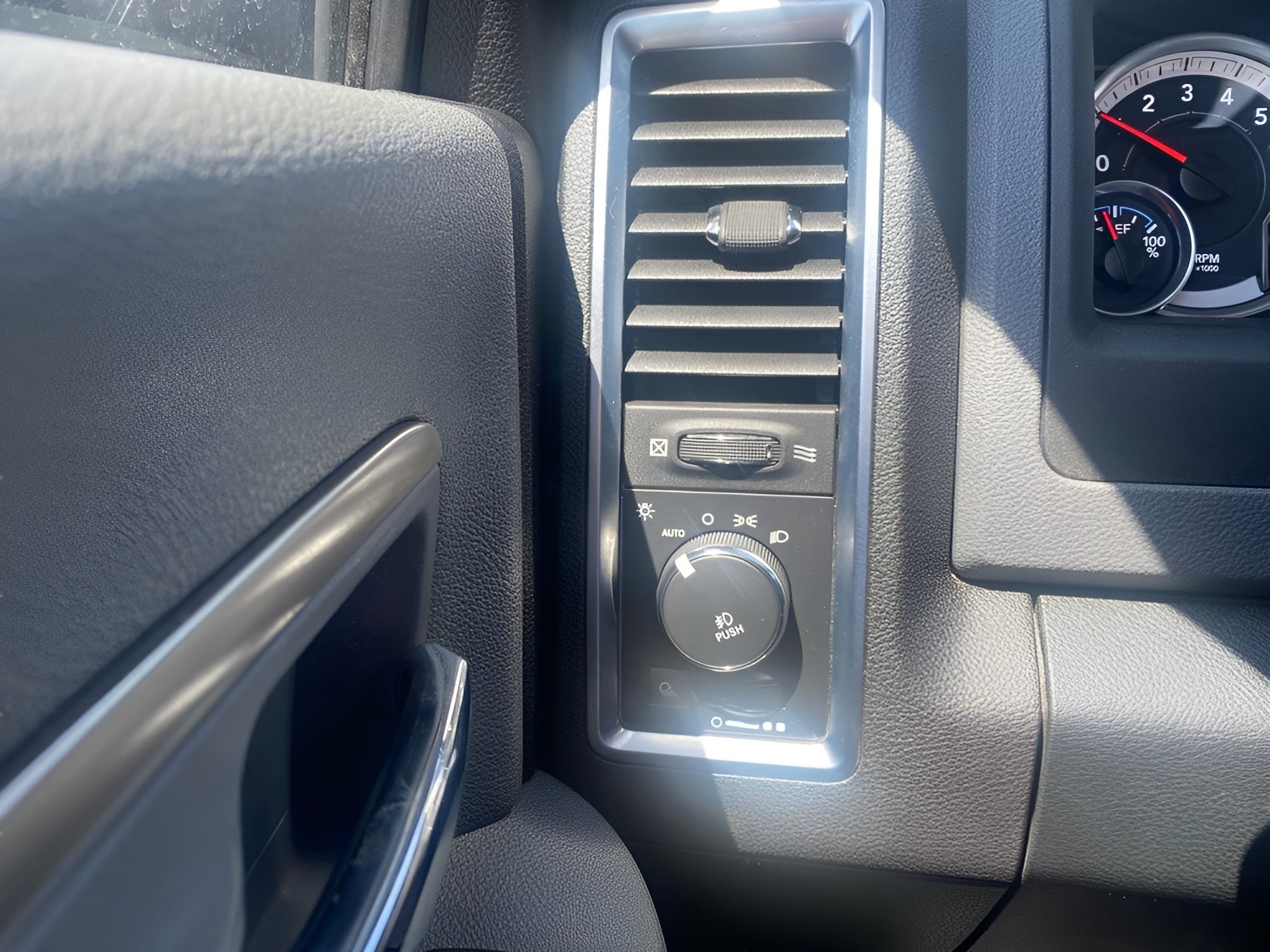 2015 RAM 1500 4WD Quad Cab 140.5 Big Horn