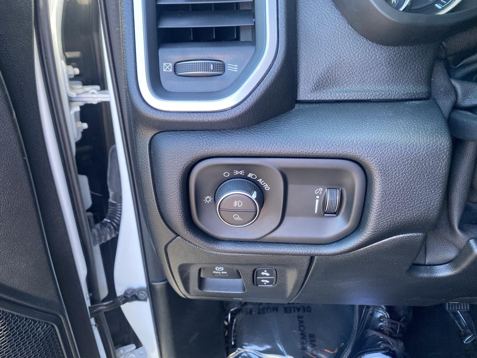 2021 RAM 1500 Big Horn 4x4 Crew Cab 5'7 Box