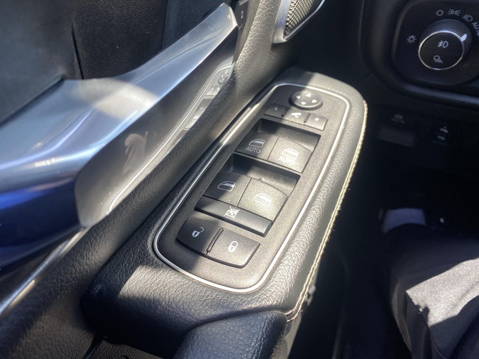 2023 RAM 1500 Laramie 4x4 Crew Cab 5'7 Box