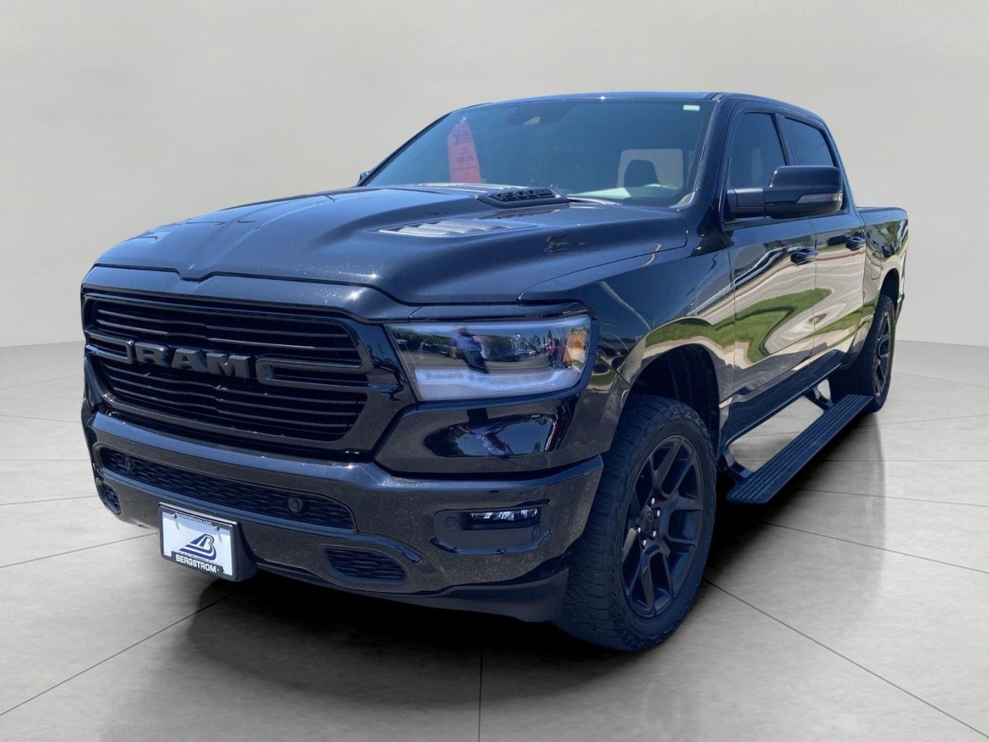 2023 RAM 1500 Laramie 4x4 Crew Cab 5'7 Box