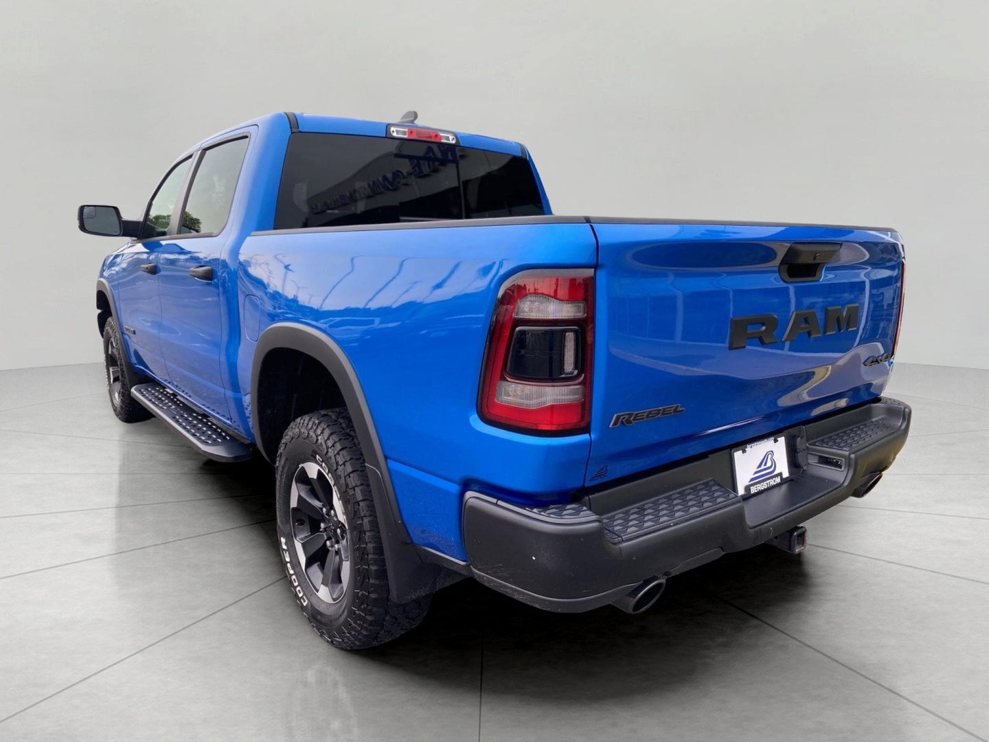 2022 RAM 1500 Rebel 4x4 Crew Cab 5'7 Box