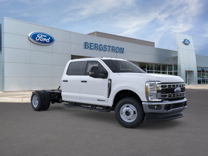 2026 Ford Super Duty F-350 DRW XL 4WD Crew Cab 179 WB 60 CA