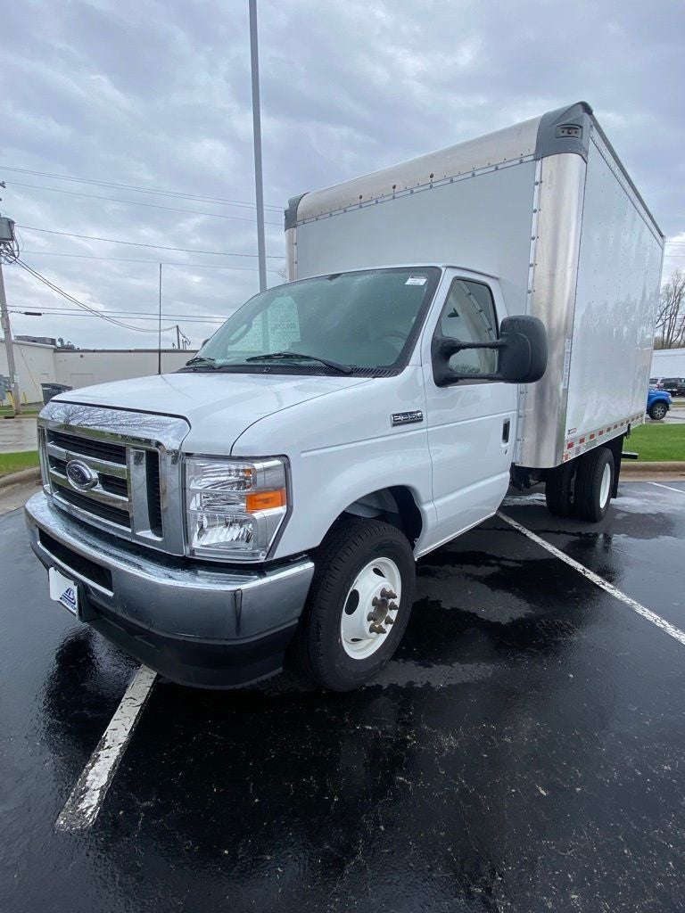 2025 Ford E-350SD Base Cutaway