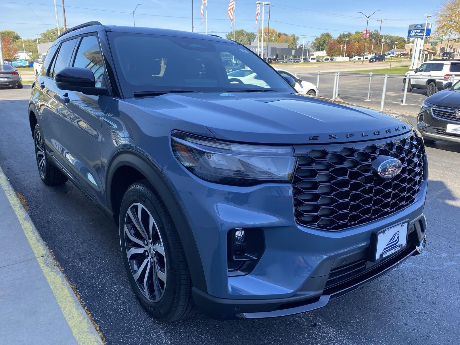 2025 Ford Explorer ST-Line 4WD