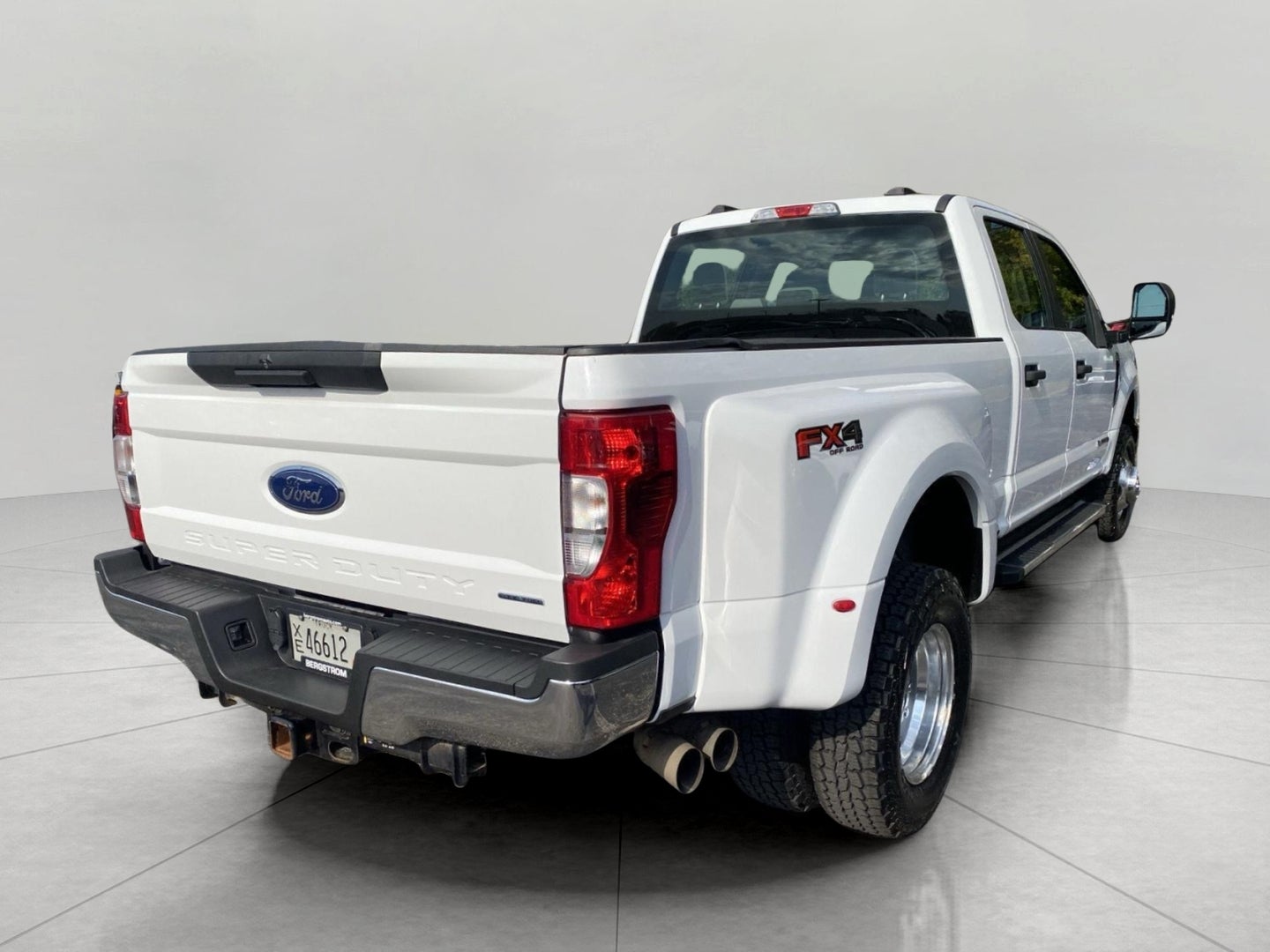 2022 Ford Super Duty F-350 DRW XL 4WD Crew Cab 8' Box