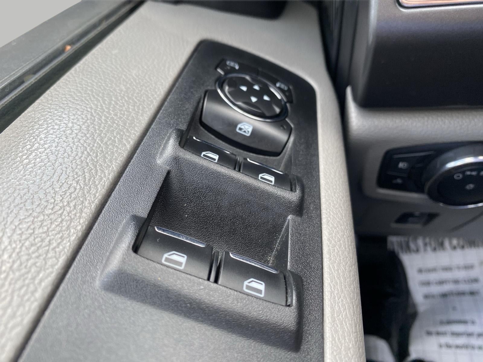 2015 Ford F-150 4WD SuperCrew 145 XLT