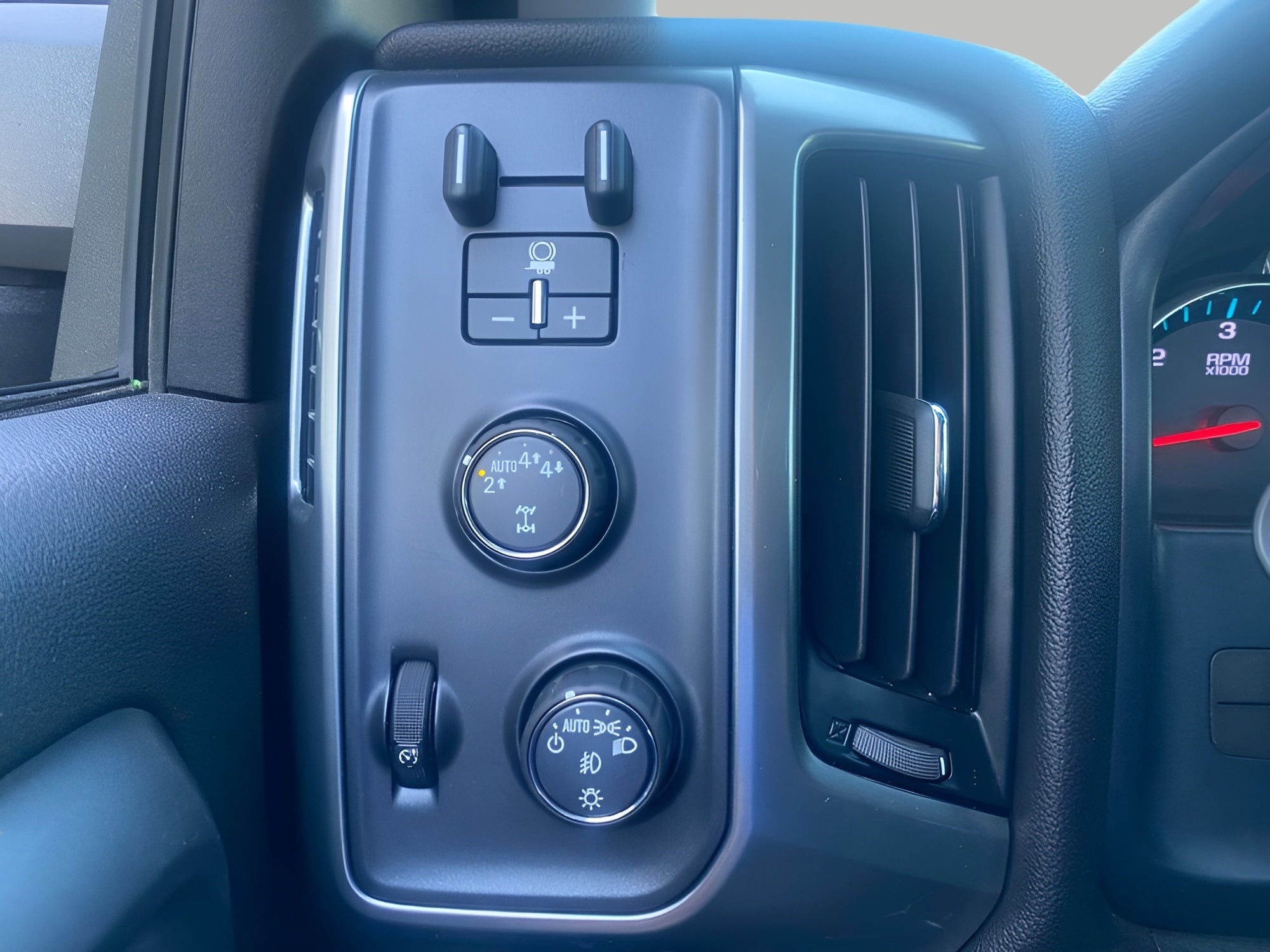2018 Chevrolet Silverado 1500 4WD Double Cab 143.5 LT w/1LT