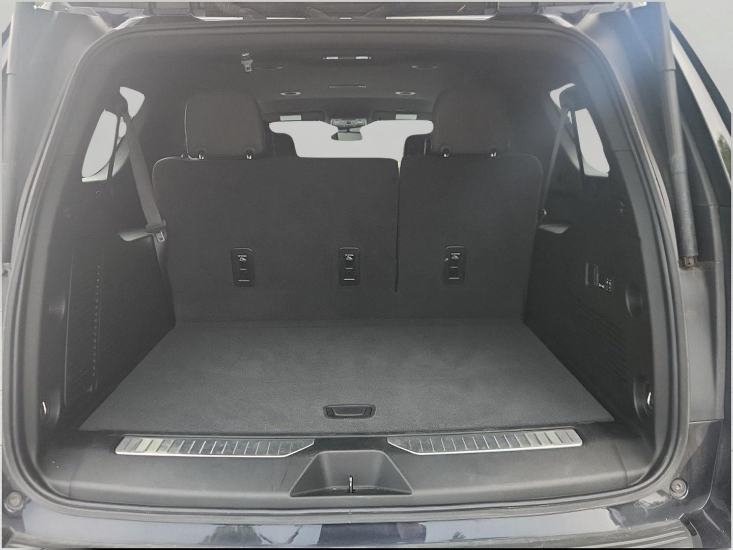 2023 Chevrolet Suburban 4WD 4dr RST