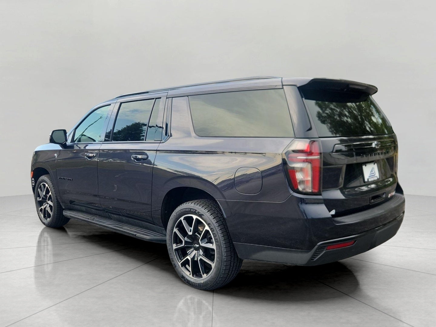 2023 Chevrolet Suburban 4WD 4dr RST