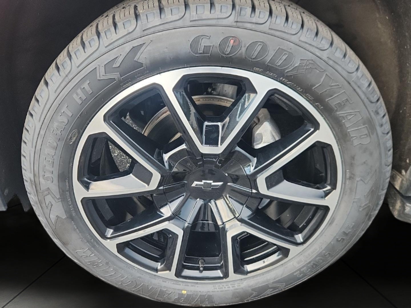 2023 Chevrolet Suburban 4WD 4dr RST