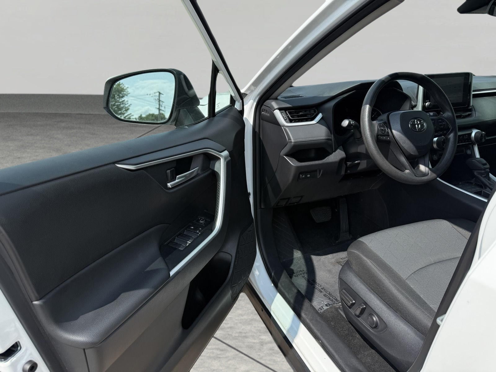 2025 Toyota RAV4 XLE AWD