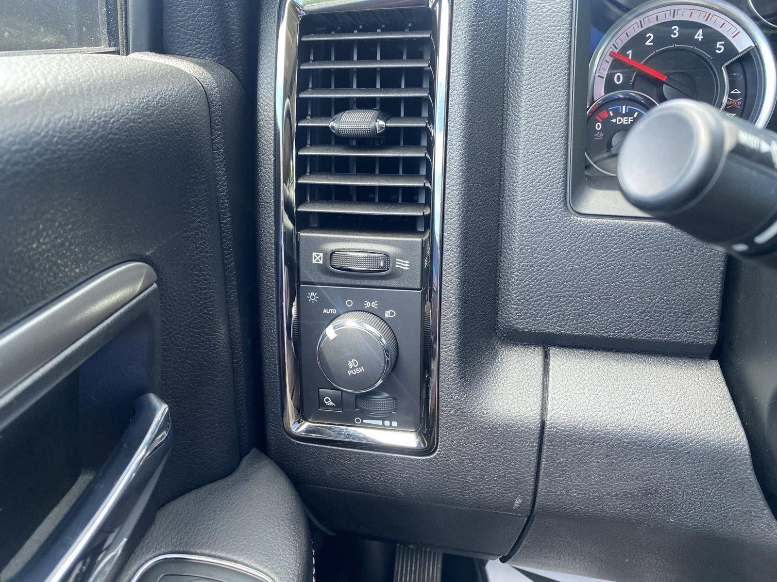 2018 RAM 2500 Laramie 4x4 Crew Cab 6'4 Box