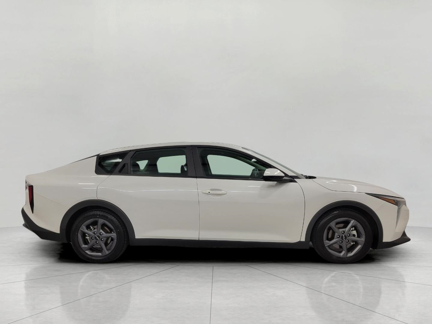 2025 Kia K4 LXS FWD