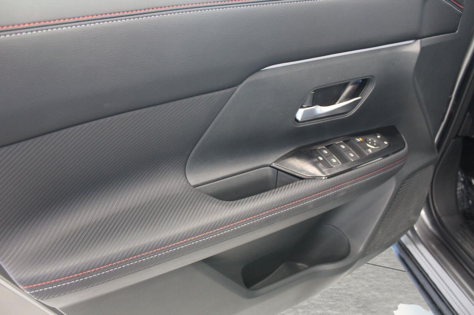 2025 Nissan Kicks SR AWD