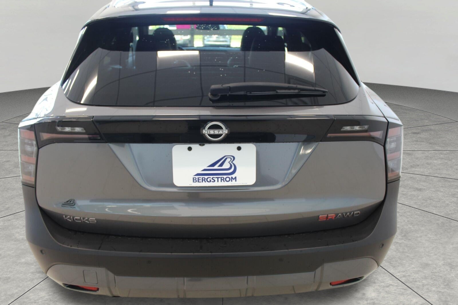 2025 Nissan Kicks SR AWD