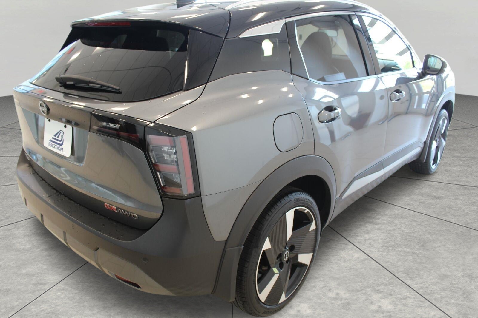 2025 Nissan Kicks SR AWD