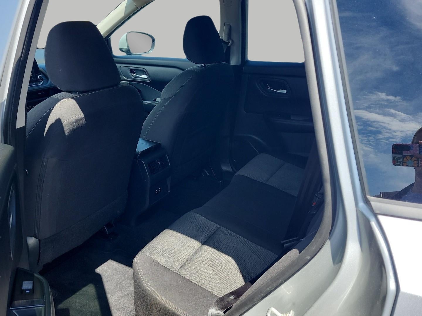 2025 Nissan Rogue SV - Photo 13