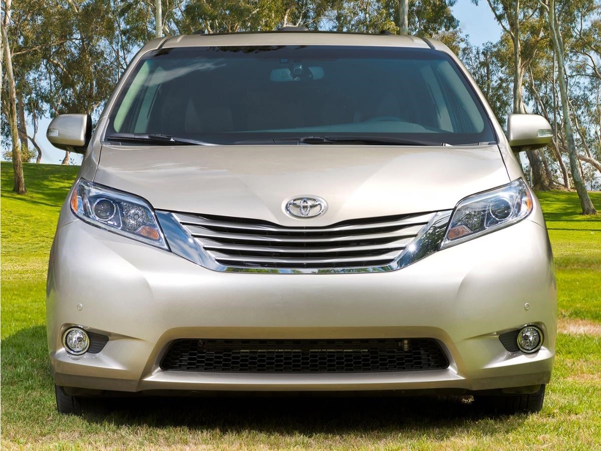 2016 Toyota Sienna LE V6 7-Passenger Access Seat's photo