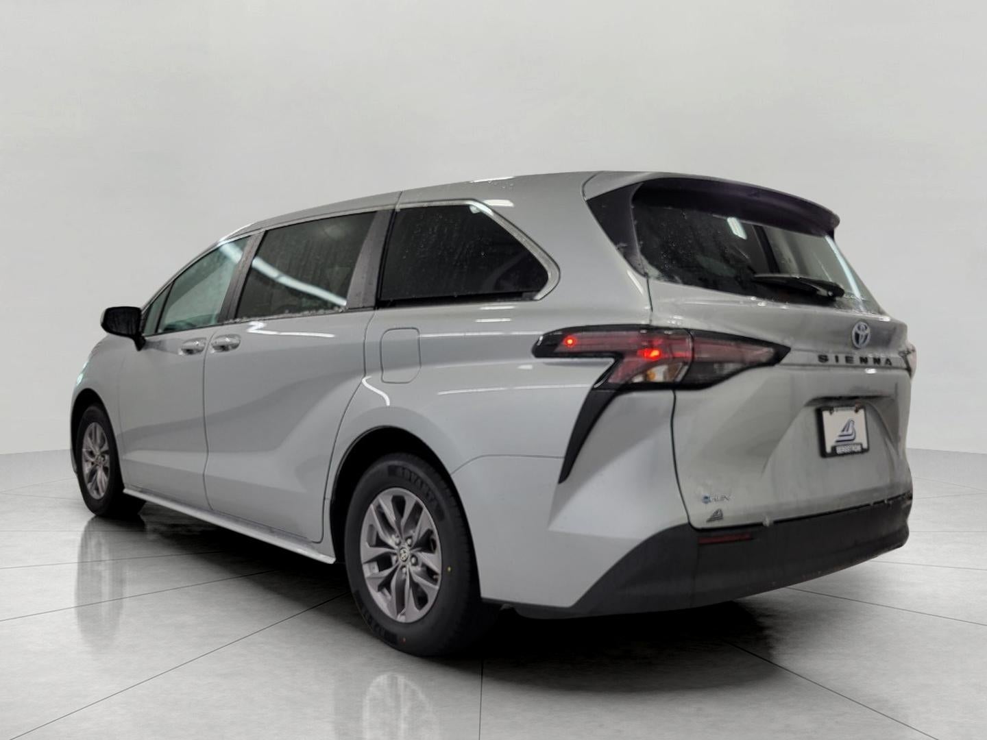 2025 Toyota Sienna LE 8 Passenger