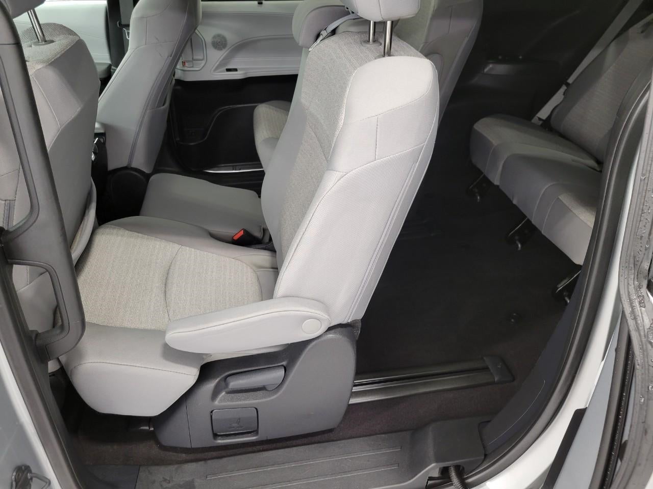 2025 Toyota Sienna LE 8 Passenger