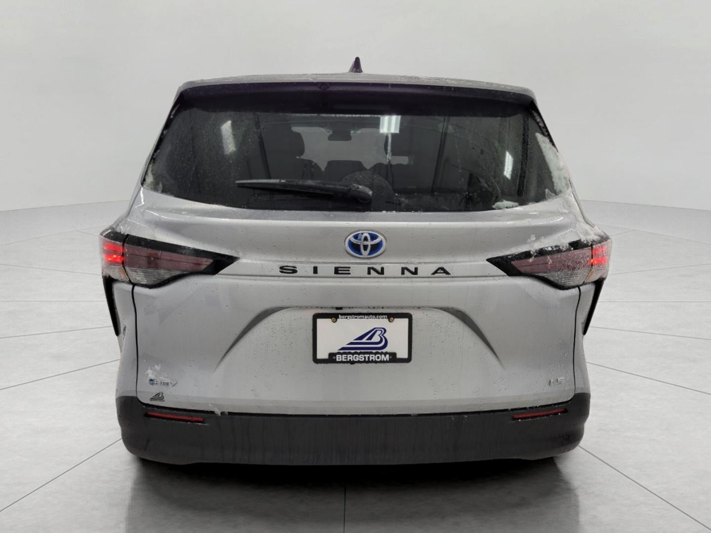 2025 Toyota Sienna LE 8 Passenger