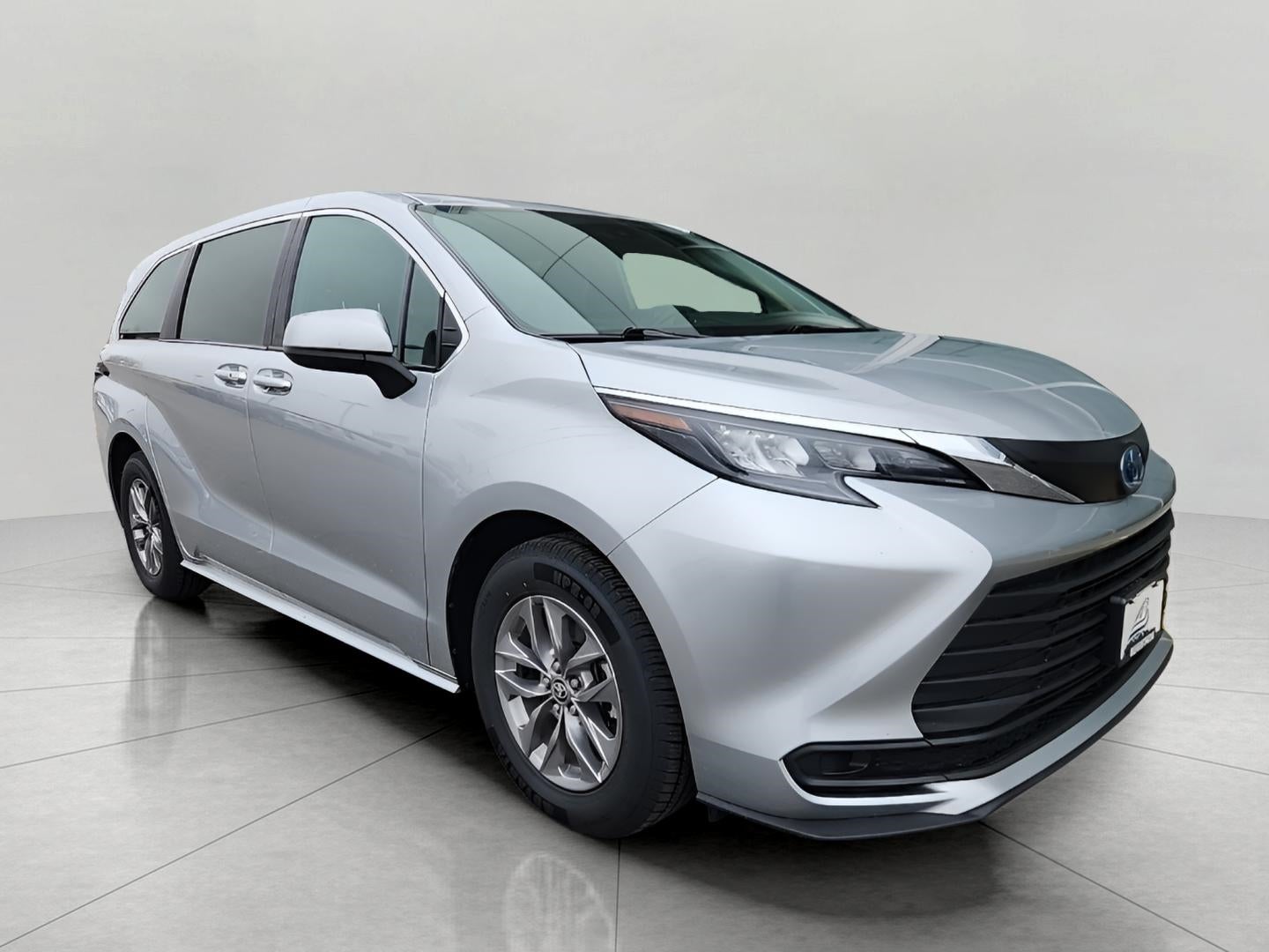 2025 Toyota Sienna LE 8 Passenger