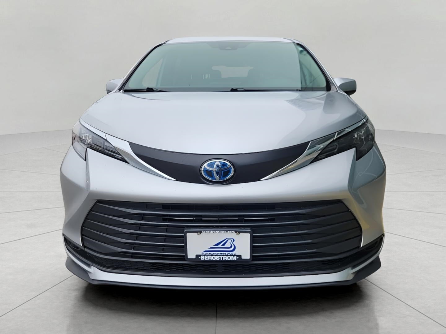 2025 Toyota Sienna LE 8 Passenger