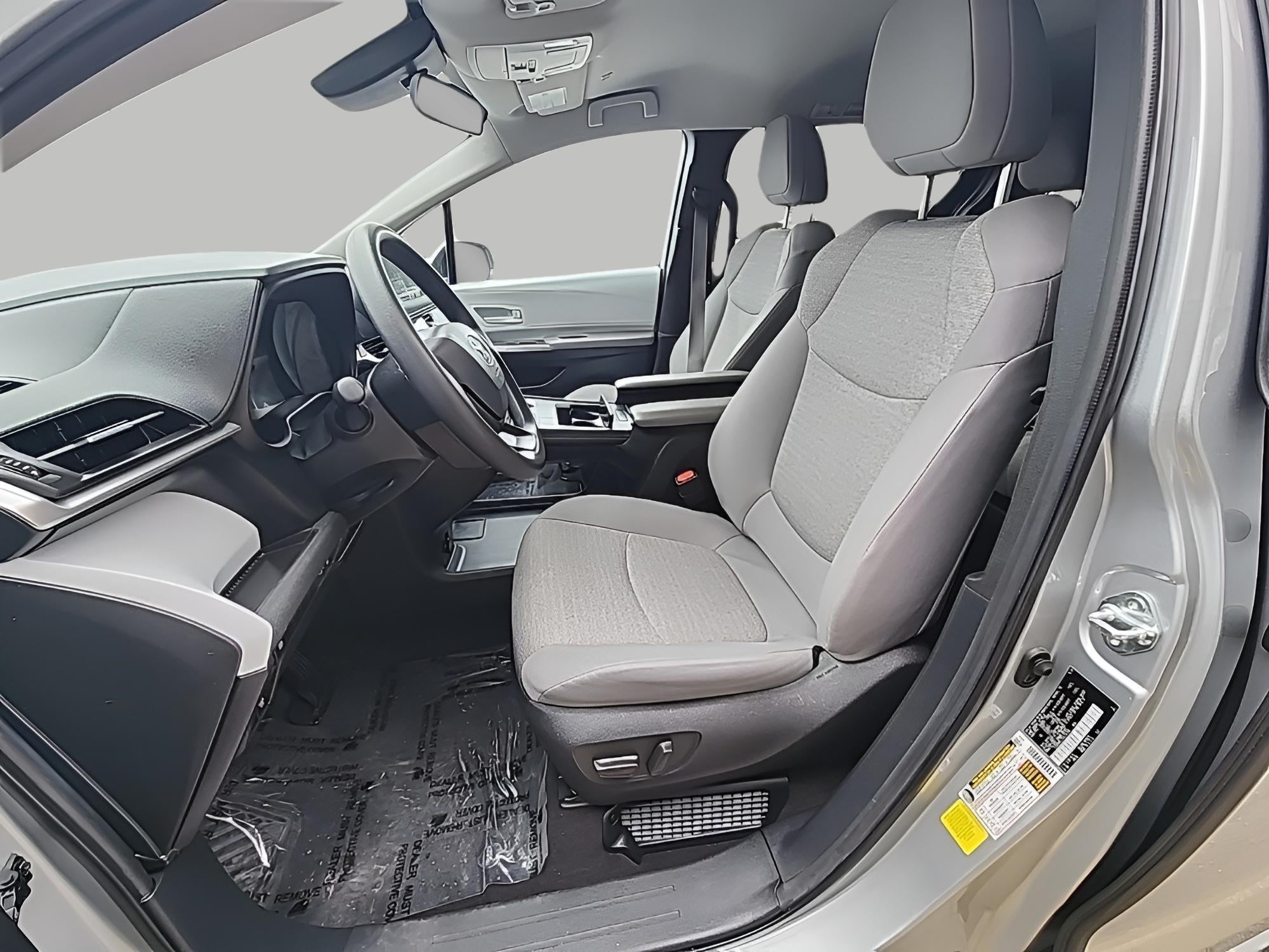 2025 Toyota Sienna LE 8 Passenger