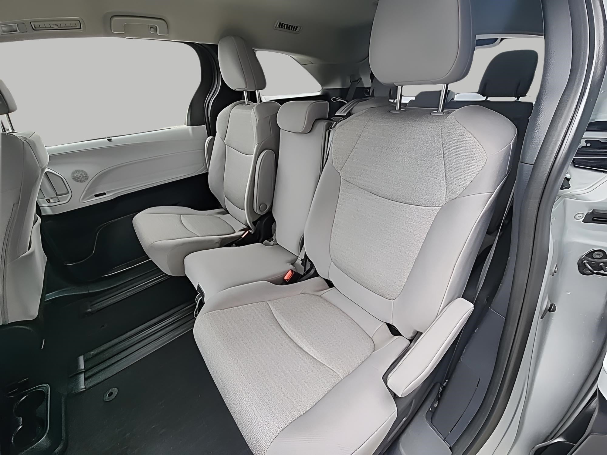 2025 Toyota Sienna LE 8 Passenger