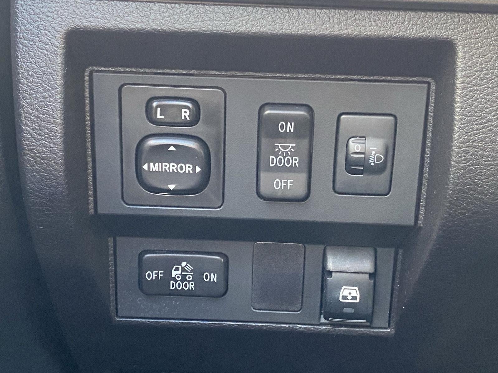 2015 Toyota Tundra 4WD Truck CrewMax 4.6L V8 6-Spd AT SR5