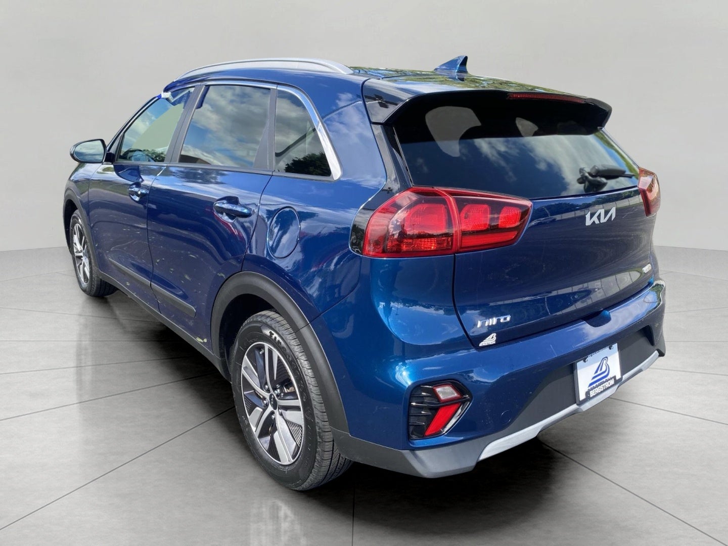 2022 Kia Niro LXS FWD
