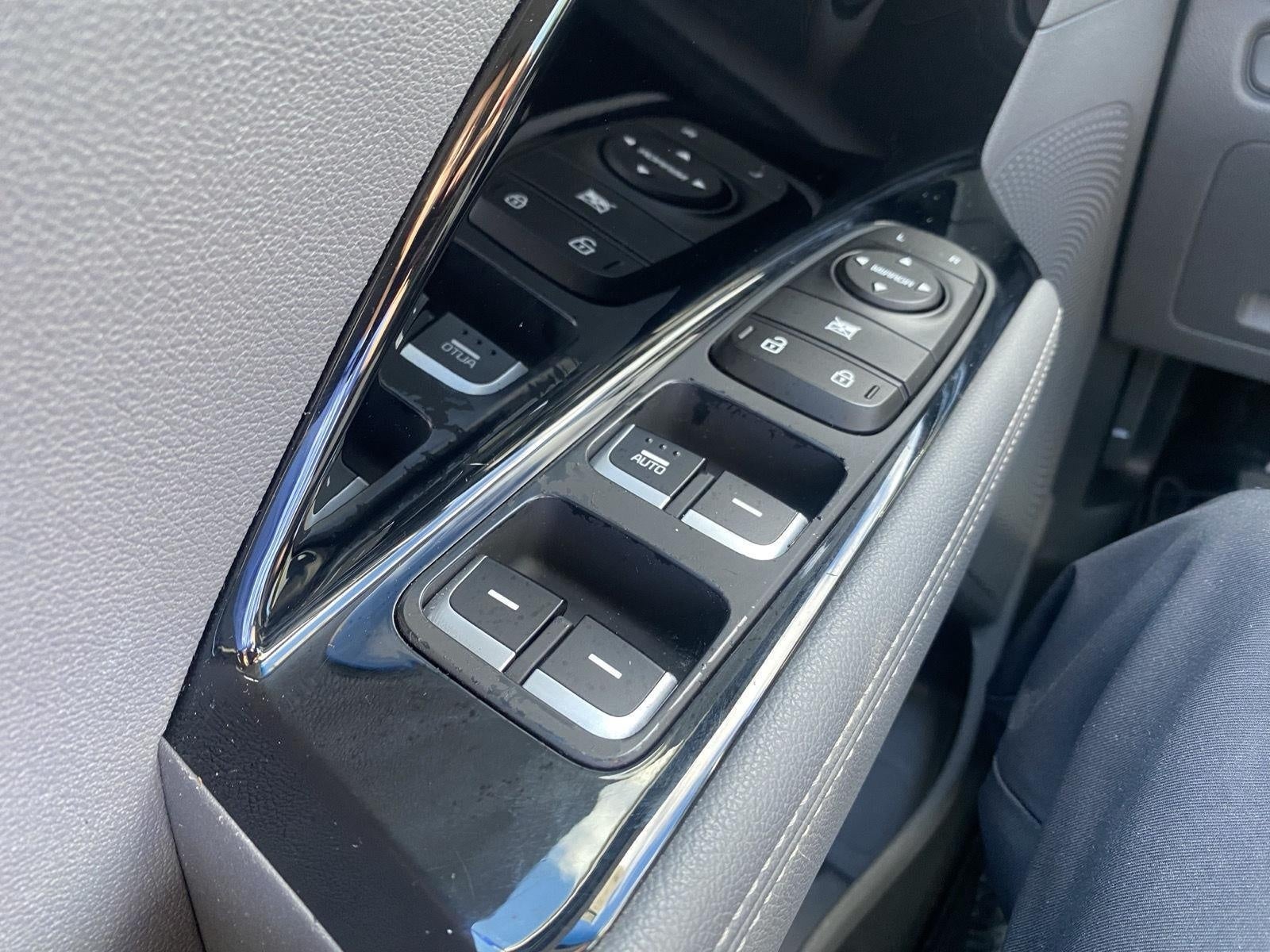 2022 Kia Niro LXS FWD